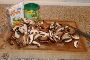 Ingredienser til champignonsovs