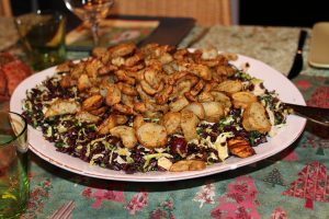 Salat med sorte ris og sprøde jordskokker