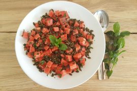 Salat med vandmelon, mynte og græskarkerner