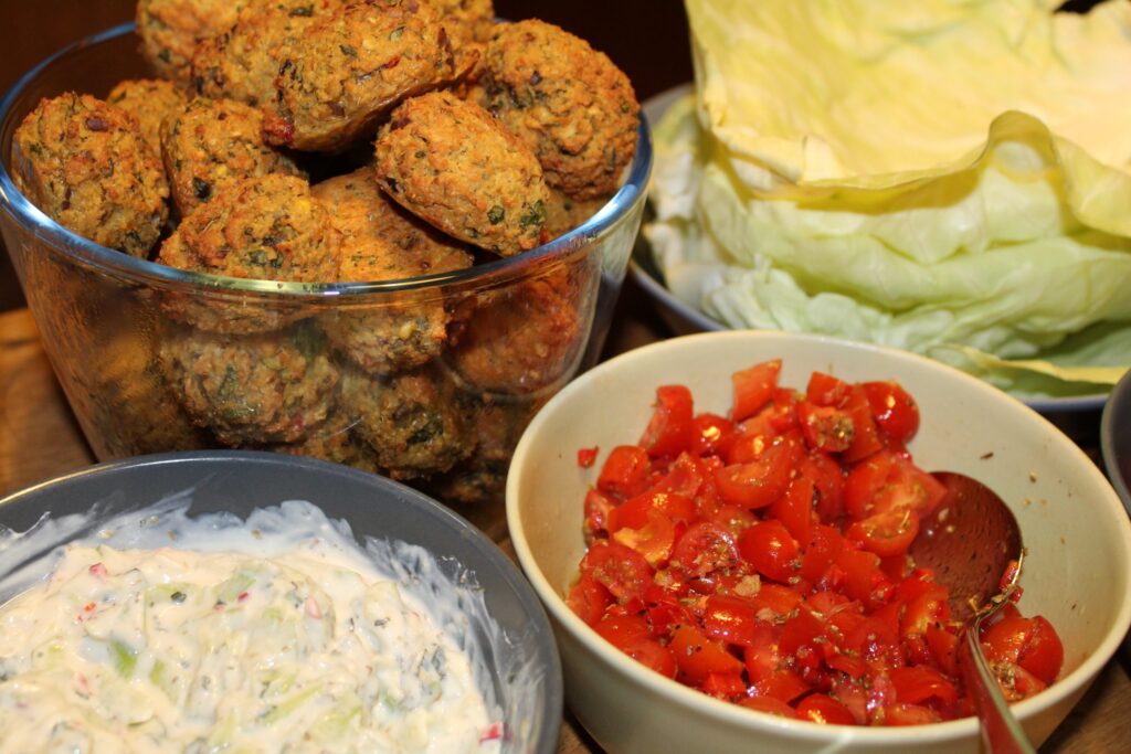 Falafler med tilbehør