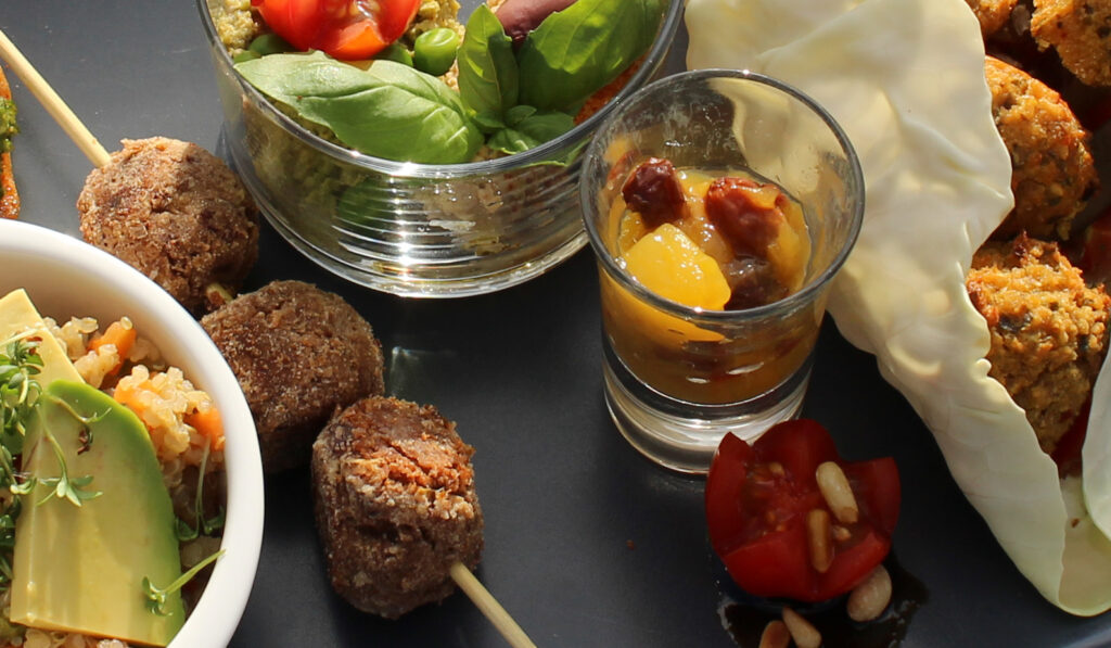 Mangochutney og koftas, som tapas