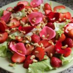 Sommersalat med jordbær