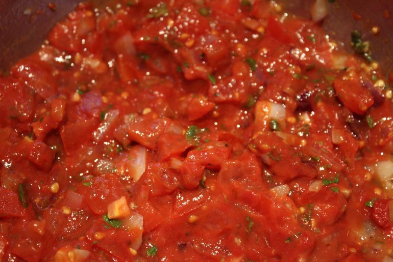 tomatsauce som fyld i lagtærte