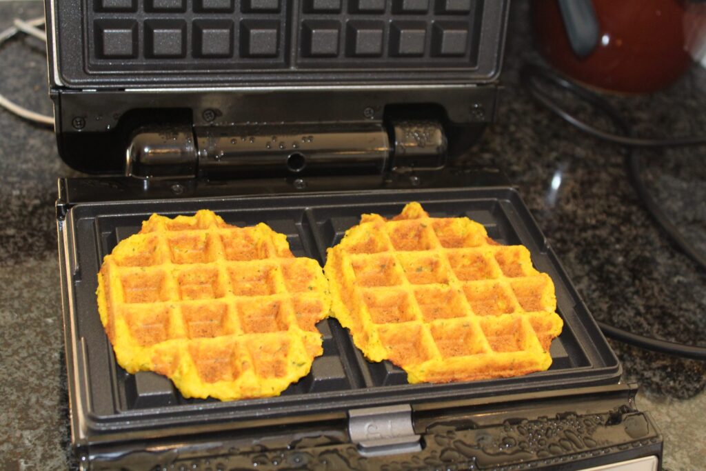 Bagning af majsvafler