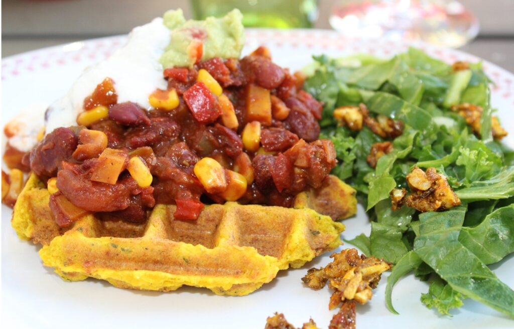 Vegansk majsvaffel med chili sin carne