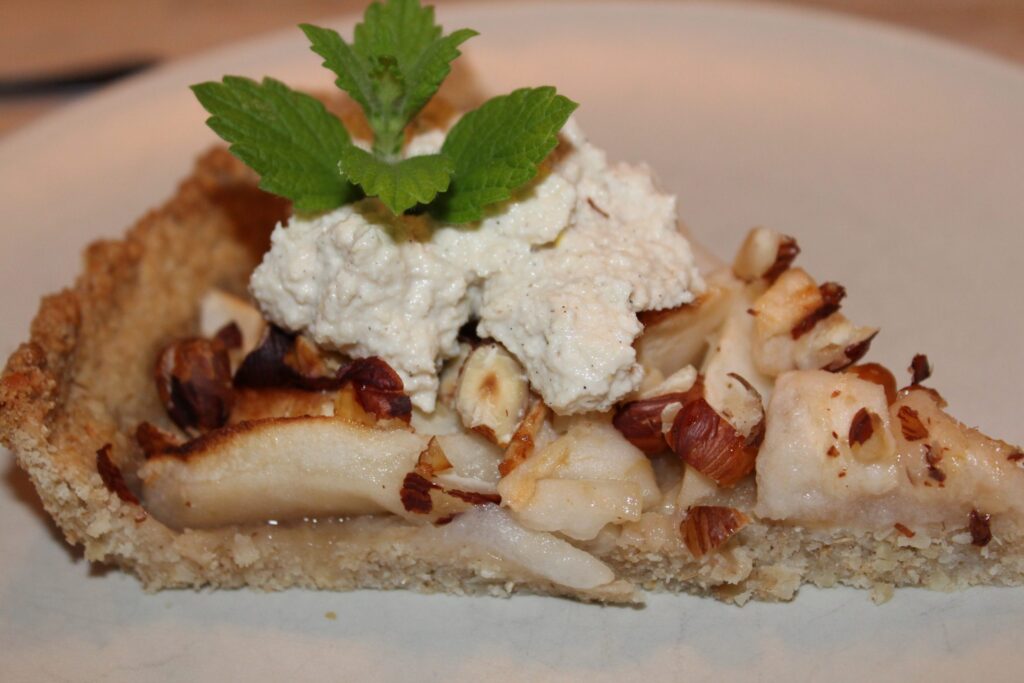 Vegansk æbletærte med cashewnøddecreme