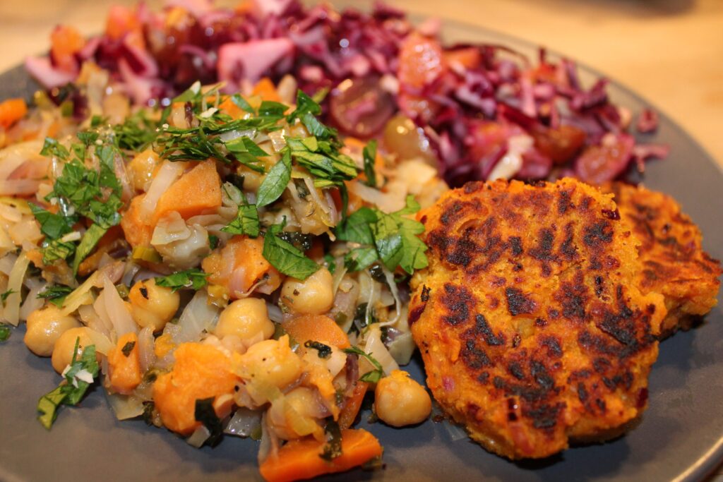 Vegansk biksemad og gulerodsfrikadeller