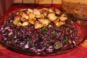 Salat med sorte ris og sprøde jordskokker