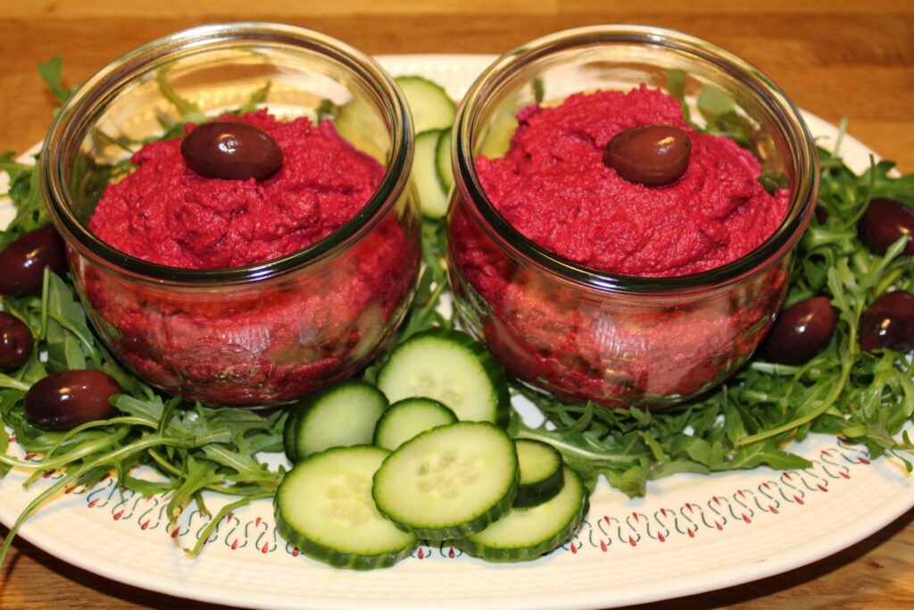 Rødbedehummus