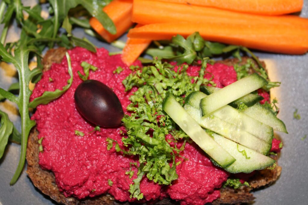 Vegansk rødbedehummus