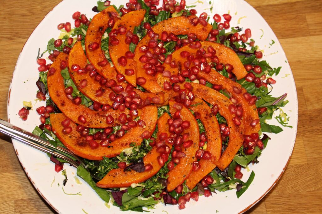 Salat med grønkål og bagt hokkaido