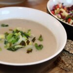 Jordskokkesuppe med porreknas