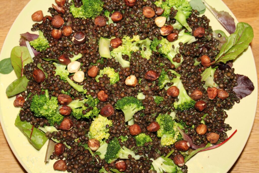 Broccoli- og linsesalat