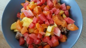 Powergrød med mango, abrikoser og vandmelon