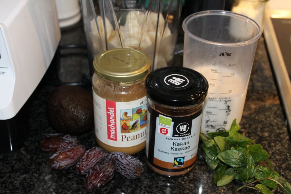 Vegansk chokoladedessert med mynte