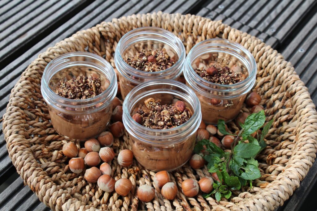 Vegansk chokoladedessert med mynte