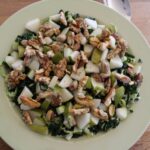 Salat med rosenkål, palmekål og pære