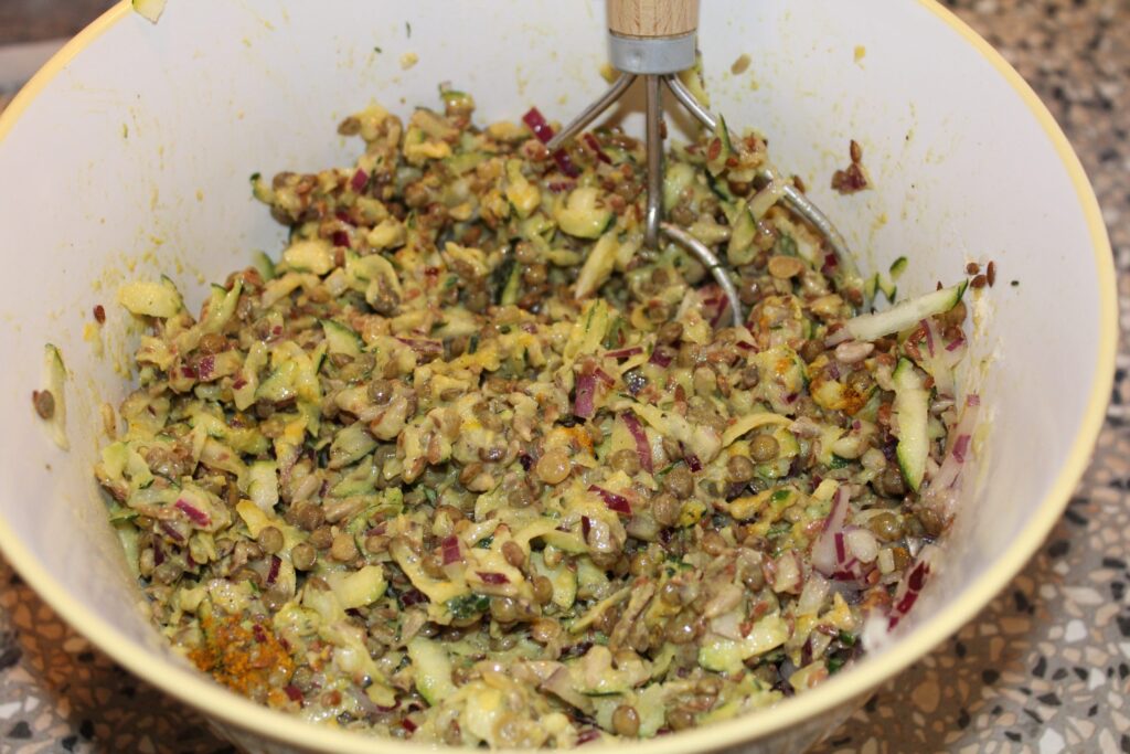 Frikadeller med grønne linser og squash