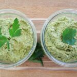 Hummus med jordskokker og persille