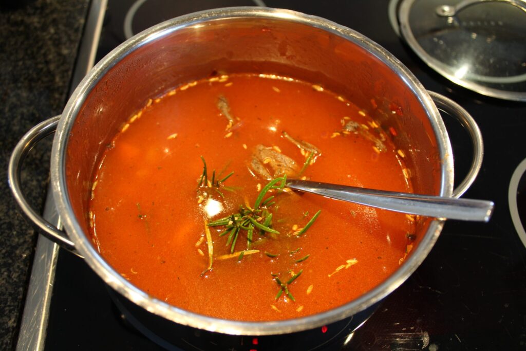 Minestrone med bladselleri og rosenkå