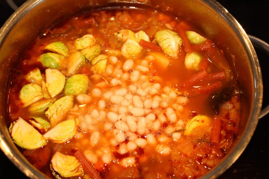 Minestrone med bladselleri og rosenkå