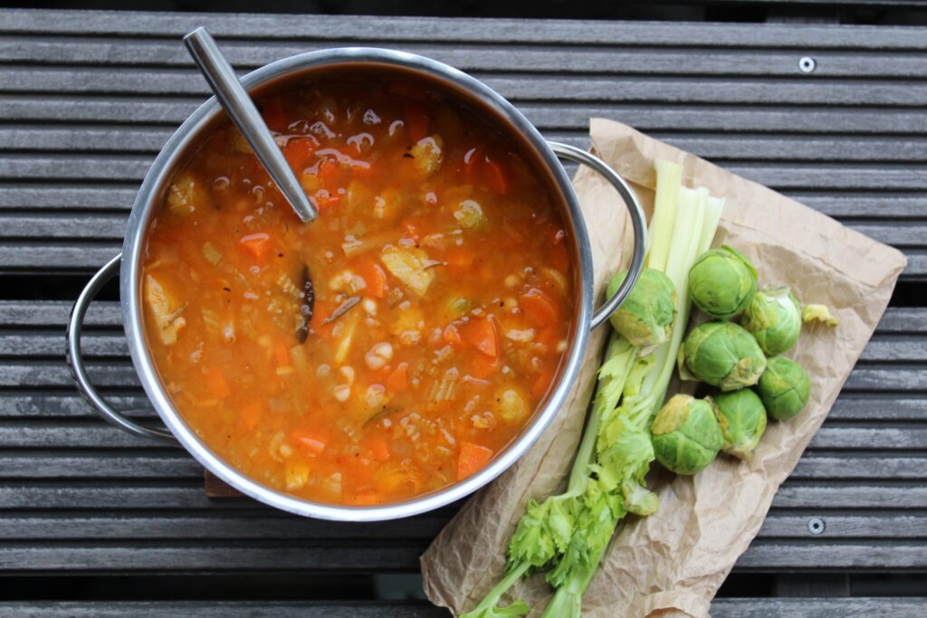 Minestrone med bladselleri og rosenkål
