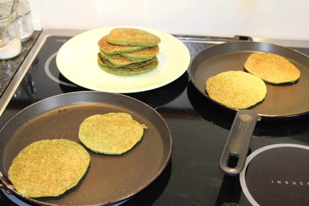Brunchpandekager med spinat