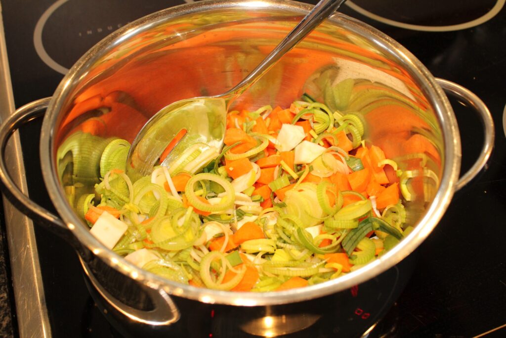 Kikærte-sellerisuppe med svampetopping