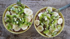 Powergrød med banan og kiwi