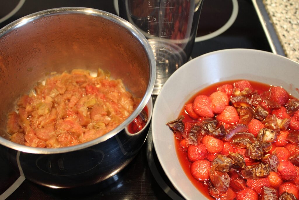 chiaparfait med jordbær-rabarberkompot