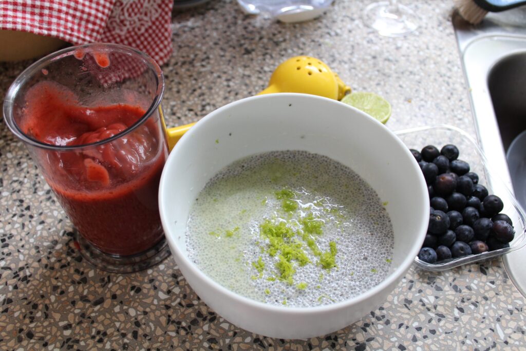 chiaparfait med jordbær-rabarberkompot