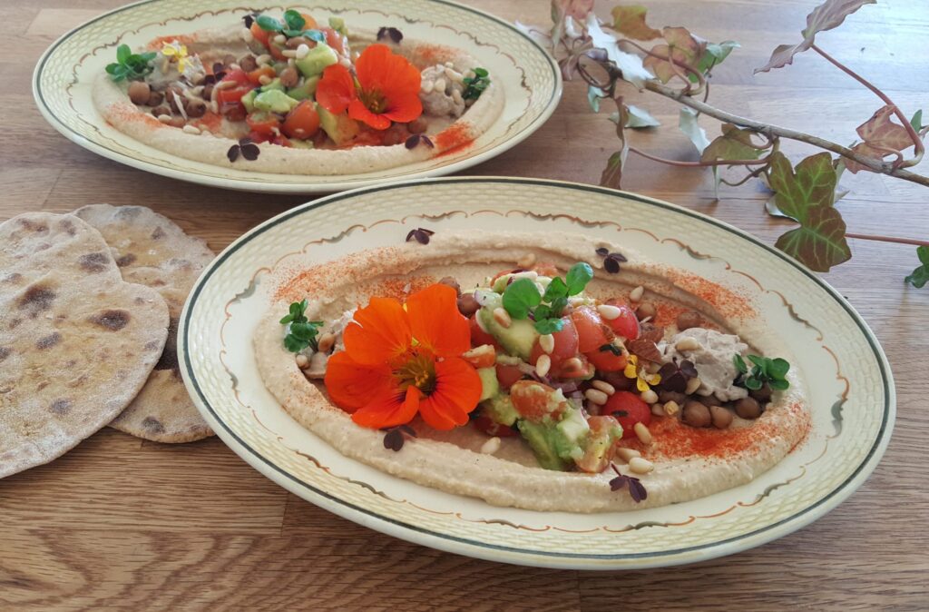 Hummustallerken med pandebrød