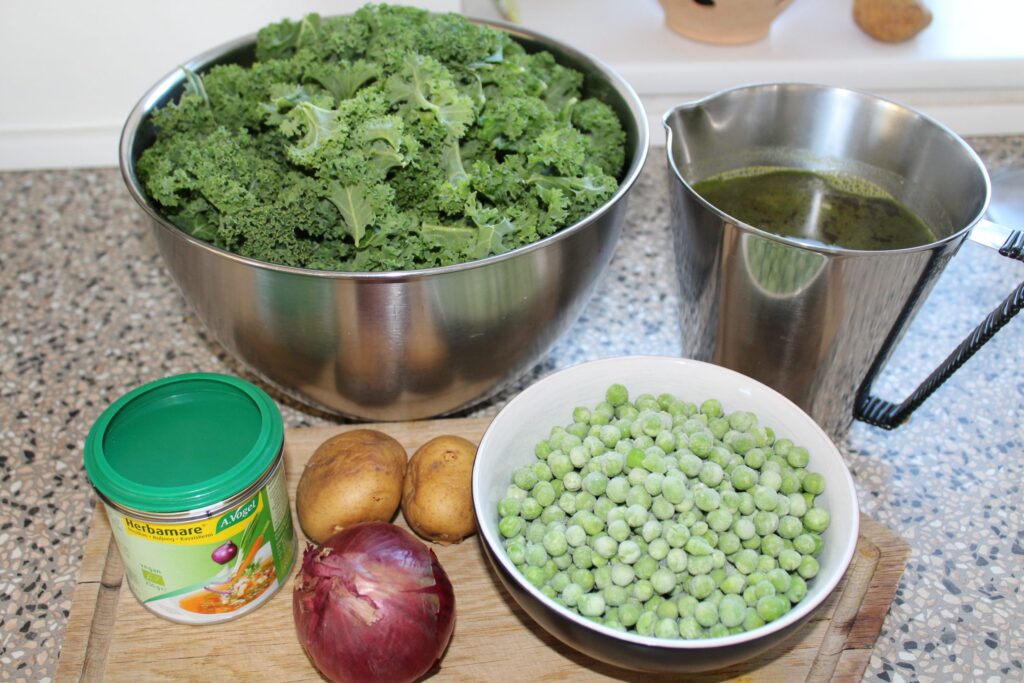 Grønkål-ærtesuppe