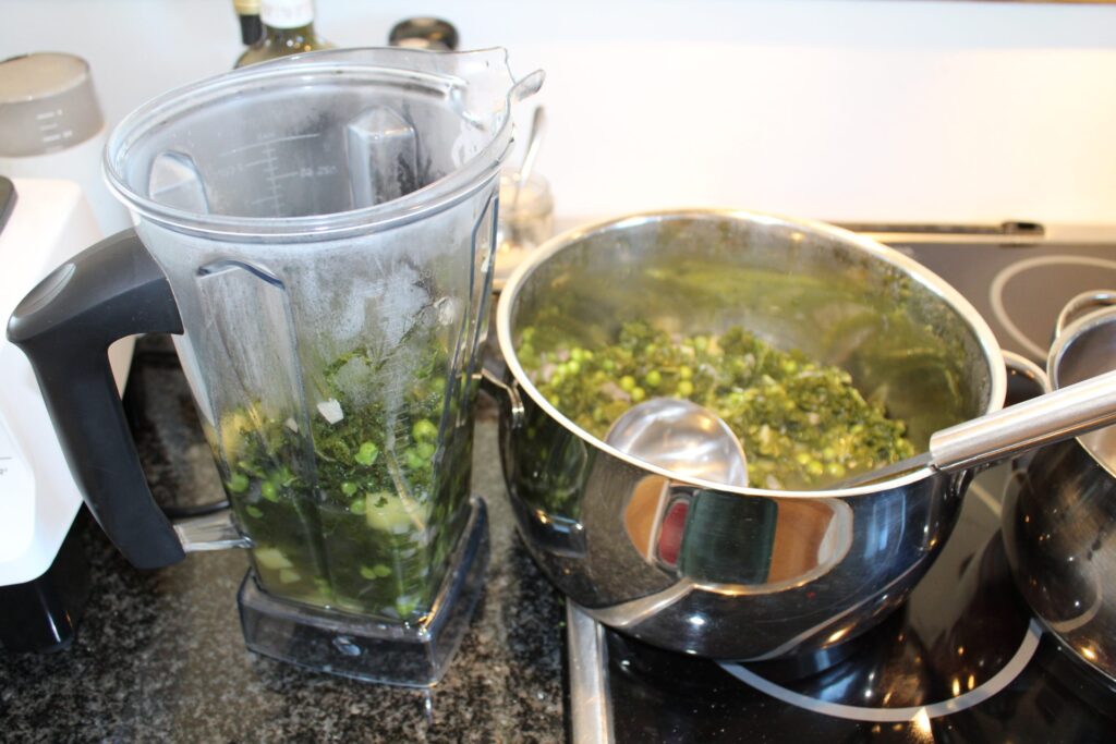 Grønkål-ærtesuppe