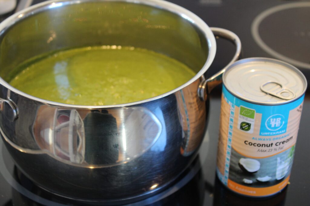 Grønkål-ærtesuppe