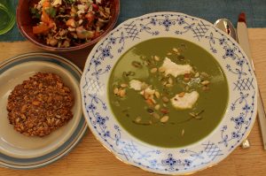 Kernebrød som tilbehør grønkål-ærtesuppe