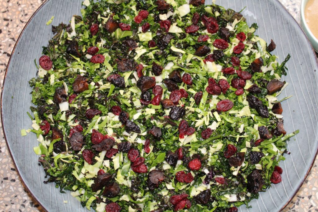 Kålsalat med bagte rodfrugter