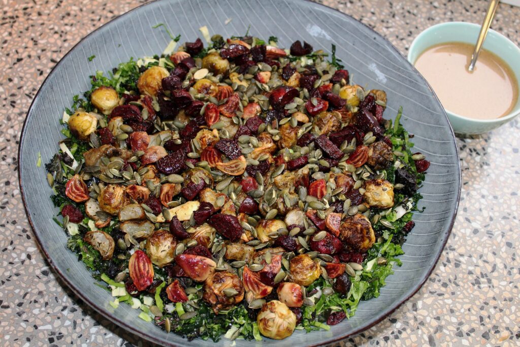 Kålsalat med bagte rodfrugter