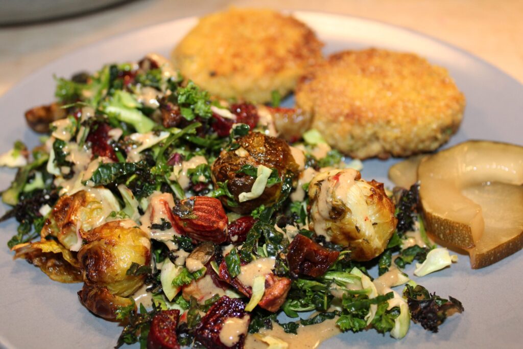 Kålsalat med bagte rodfrugter