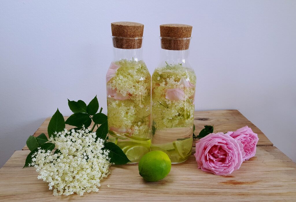 Vand med hyldeblomstsmag