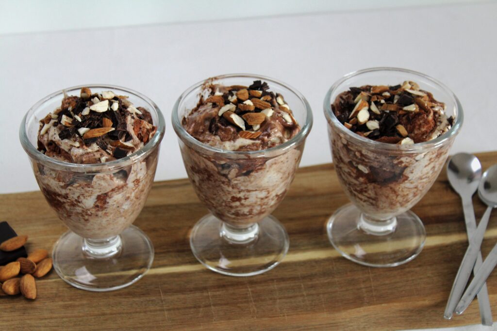 Bananis med peanutbutter og kakao