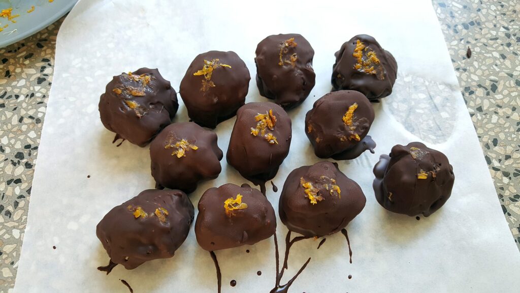 Appelsin-daddel-kikærte-iskugler