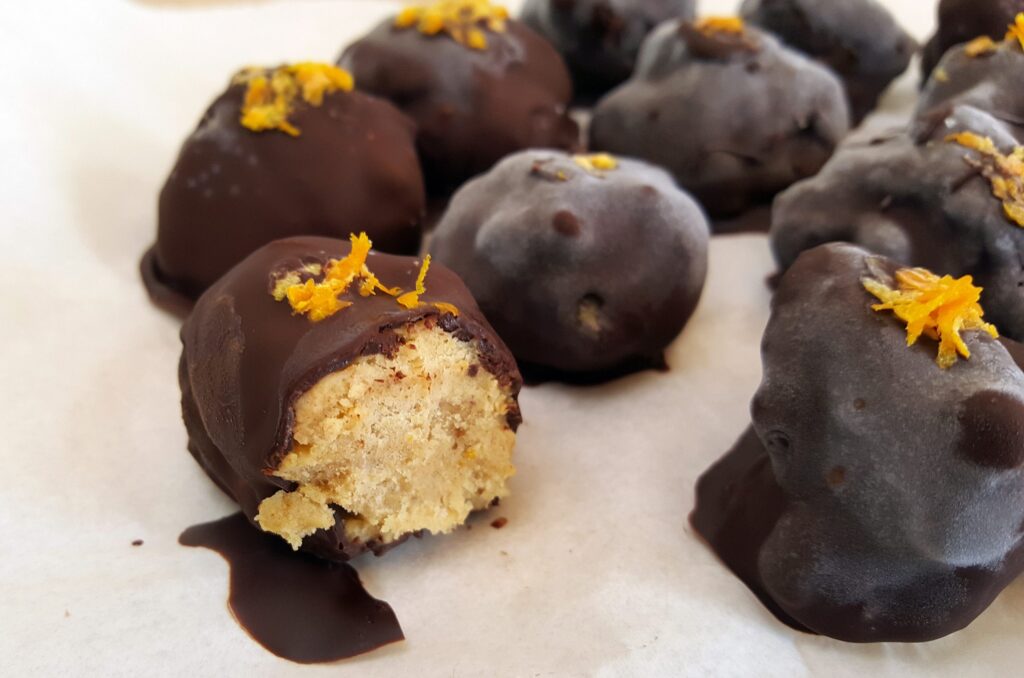 Appelsin-daddel-kikærte-iskugler