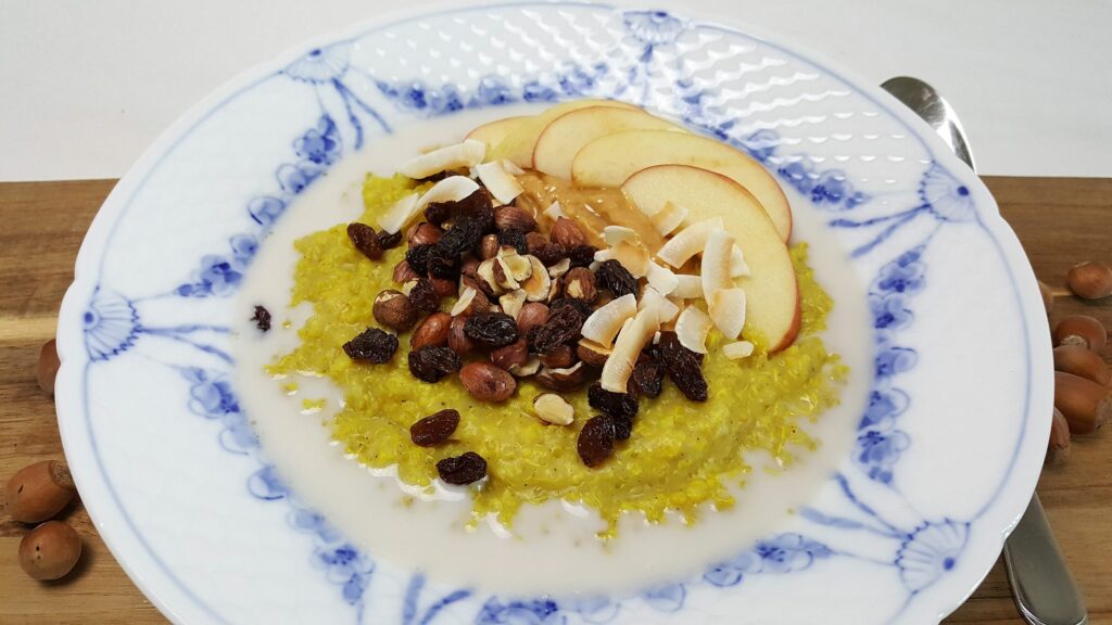 Gylden grød af hirse og quinoa