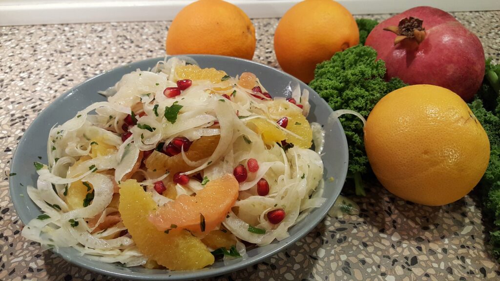 Salat med grønkål. fennikel og citrus