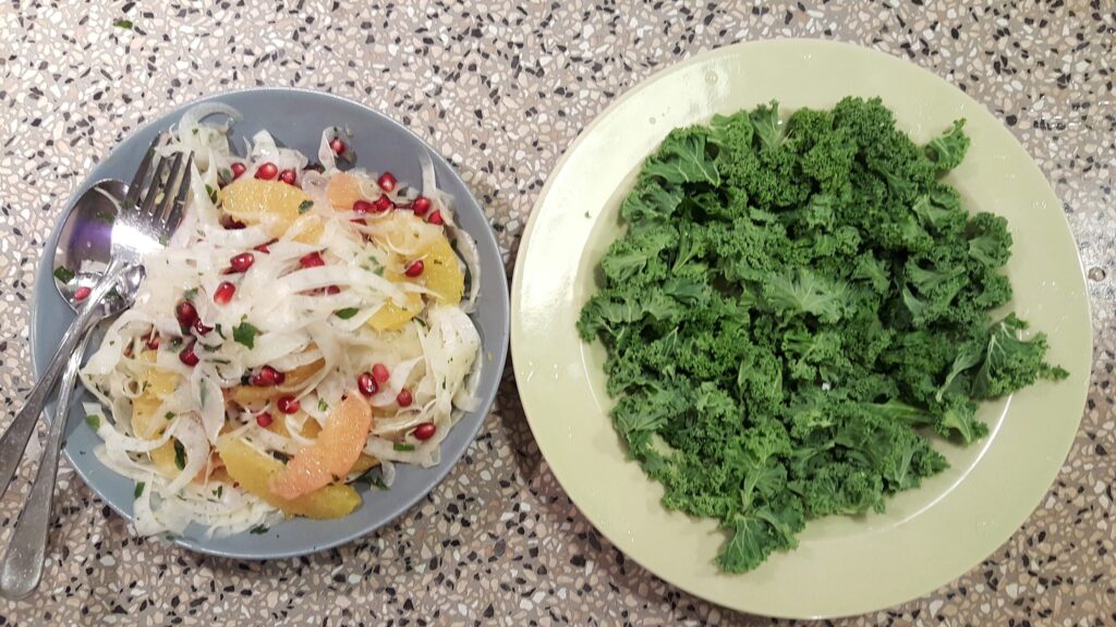 Salat med grønkål. fennikel og citrus