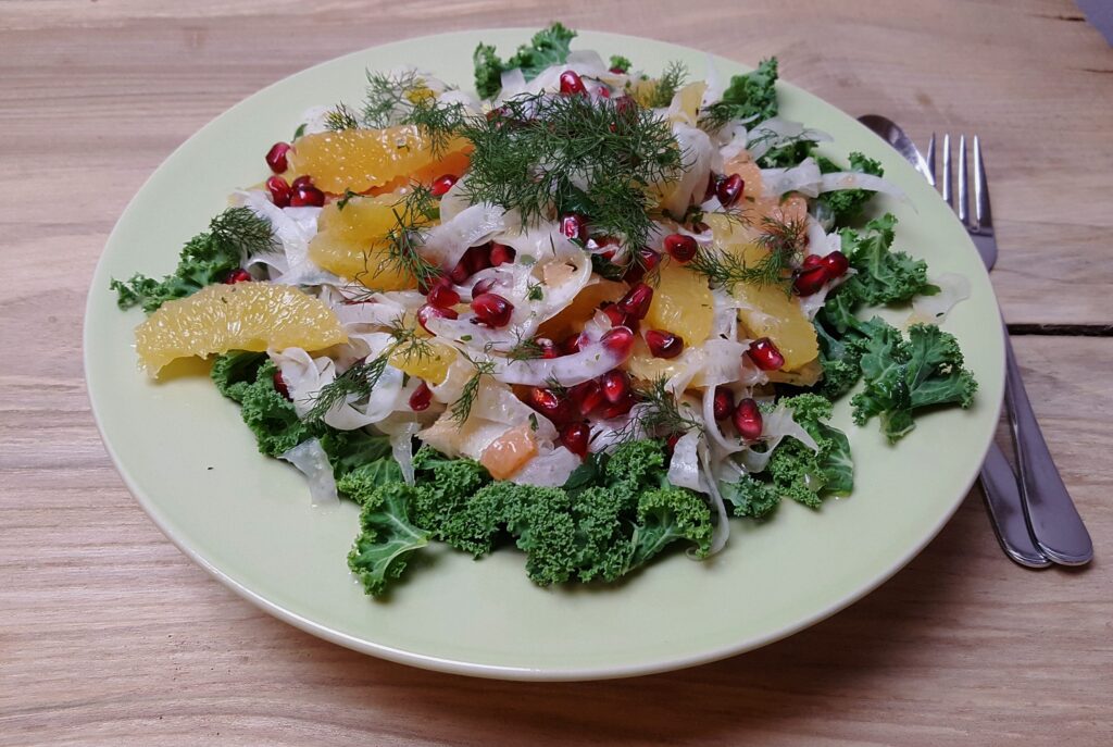 Salat med grønkål, fennikel og citrus