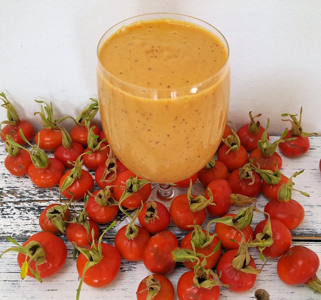 Hybensmoothie med gurkemeje