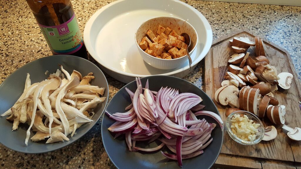 Pie med svampe, tofu, kartofler og cashewcreme