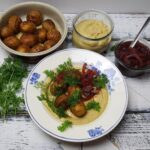 Hummus med krydrede bagte kartofler